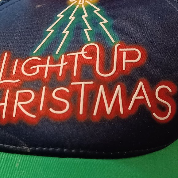 Mesh Snapback Light Up Christmas with Pompom - Picture 3 of 4